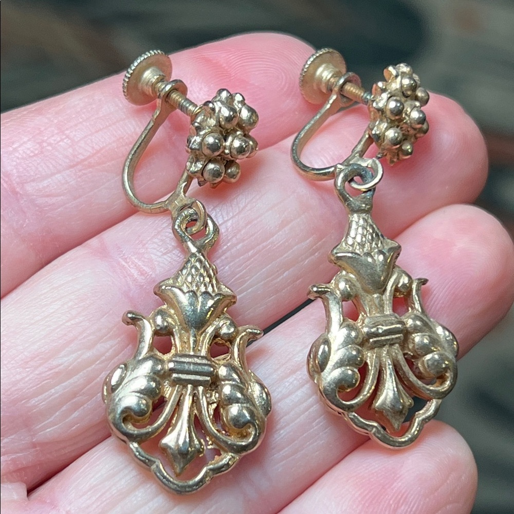 Vintage Gold Puffy French Fleur De Lis Drop Dangle Screwback Earrings